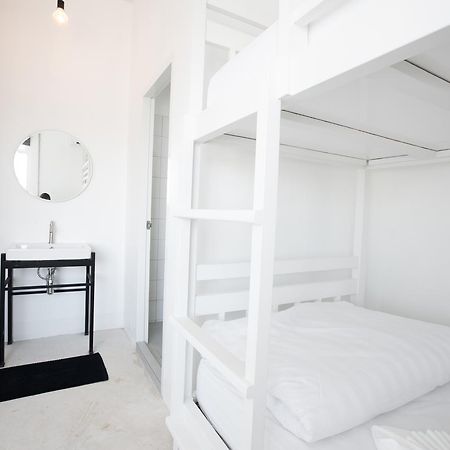 Flat White Cafe X Poshtel Hostel Лампанг Екстериор снимка