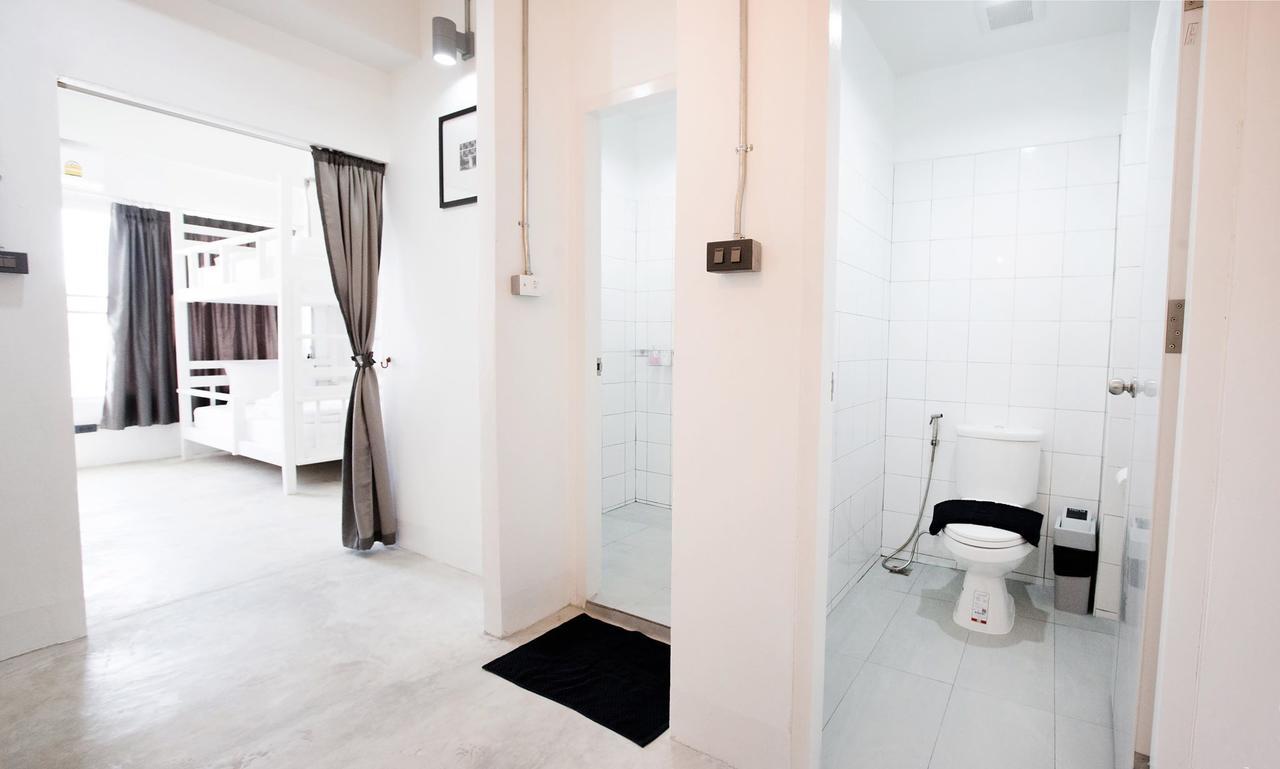 Flat White Cafe X Poshtel Hostel Лампанг Екстериор снимка